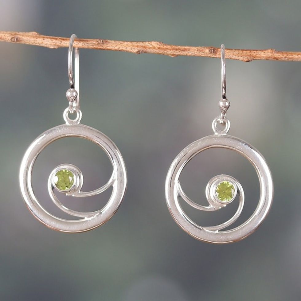 Modern Polished Round Natural Peridot Dangle Earrings 'Gleaming Glory'