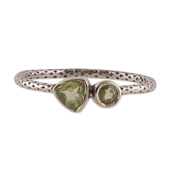 Alternate image for Dot-Accented Sterling Silver and Natural Peridot Band Ring Spring Green Duo