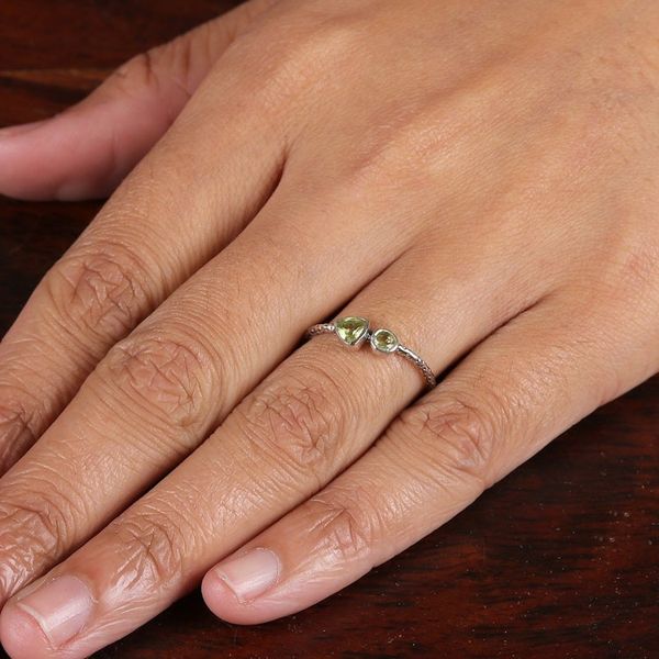 Alternate image for Dot-Accented Sterling Silver and Natural Peridot Band Ring Spring Green Duo