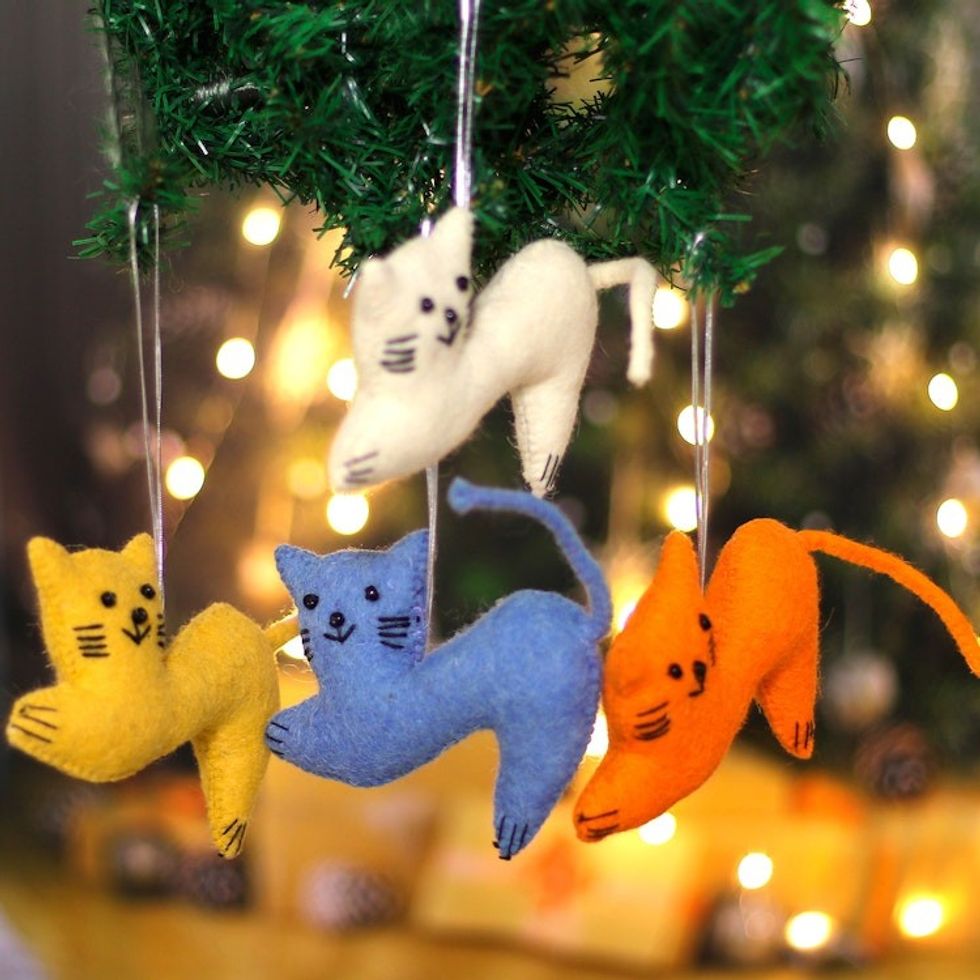 Set of 4 Handcrafted Cat-Shaped Wool Felt Ornaments 'Festive Kittens'