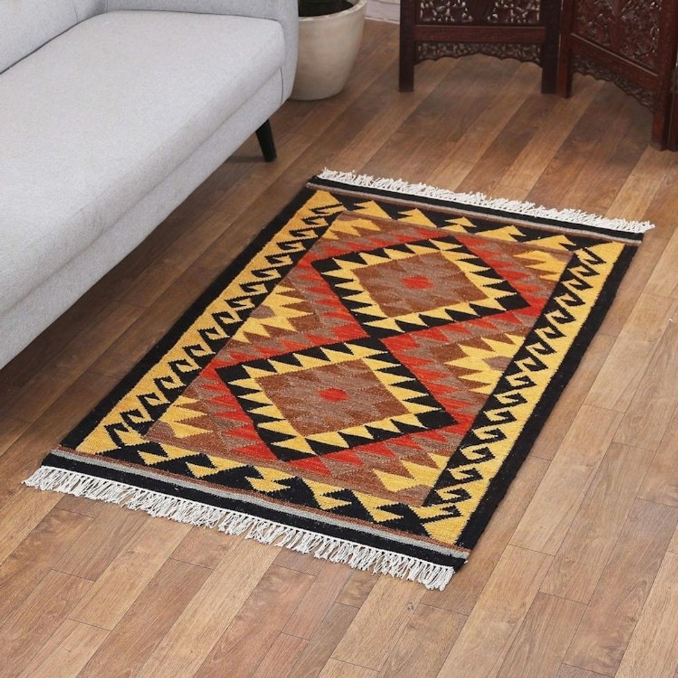 Handmade Diamond-Patterned Wool Area Rug in Warm Hues 3x5 'Classic Manor'