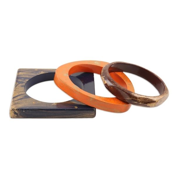 Alternate image for Set of 3 Mango Wood Bangle Bracelets in Vibrant Tones Stylish Geometry