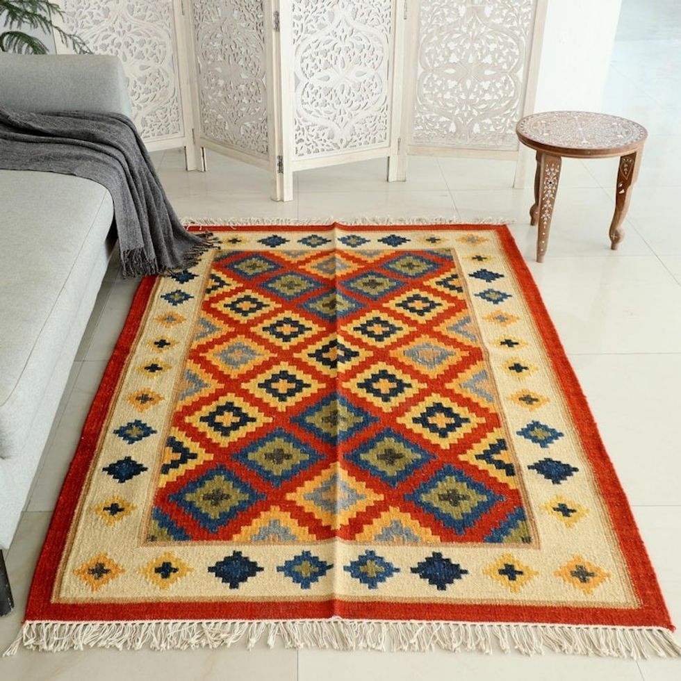 Handcrafted Indian Wool Area Rug 4 x 6 'Hand of Glory'