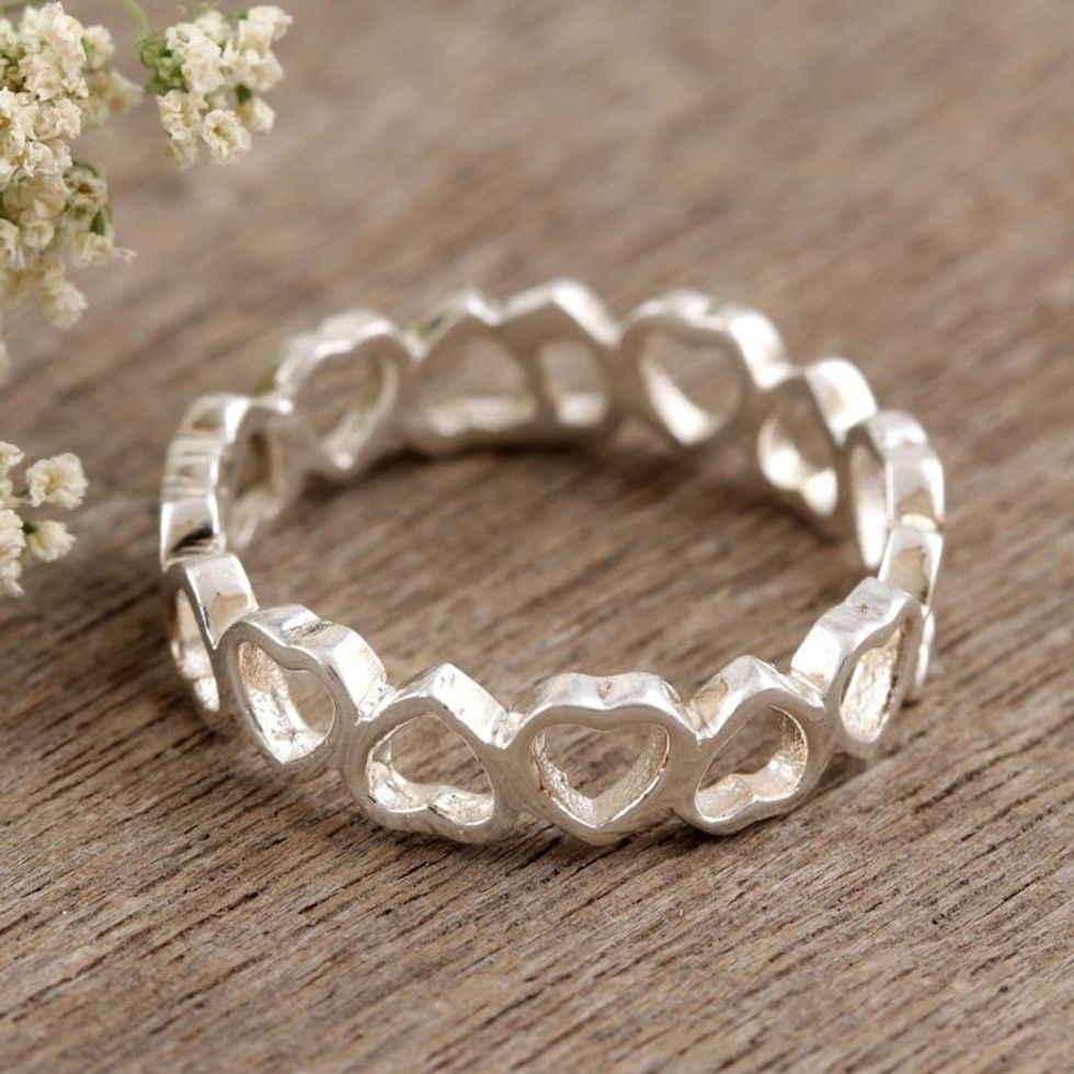 Sterling Silver Heart-Motif Band Ring 'Garland of Hearts'