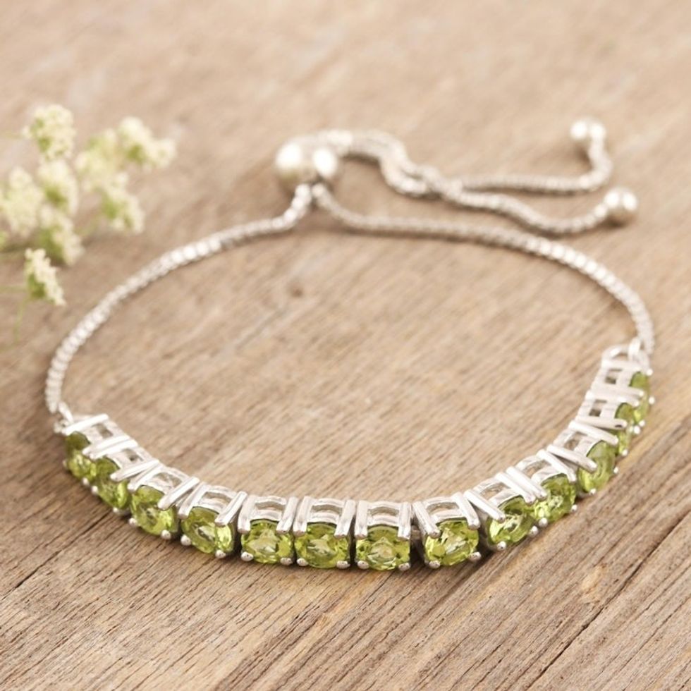 Rhodium-Plated Peridot Pendant Bracelet 'Sunbathe in Green'