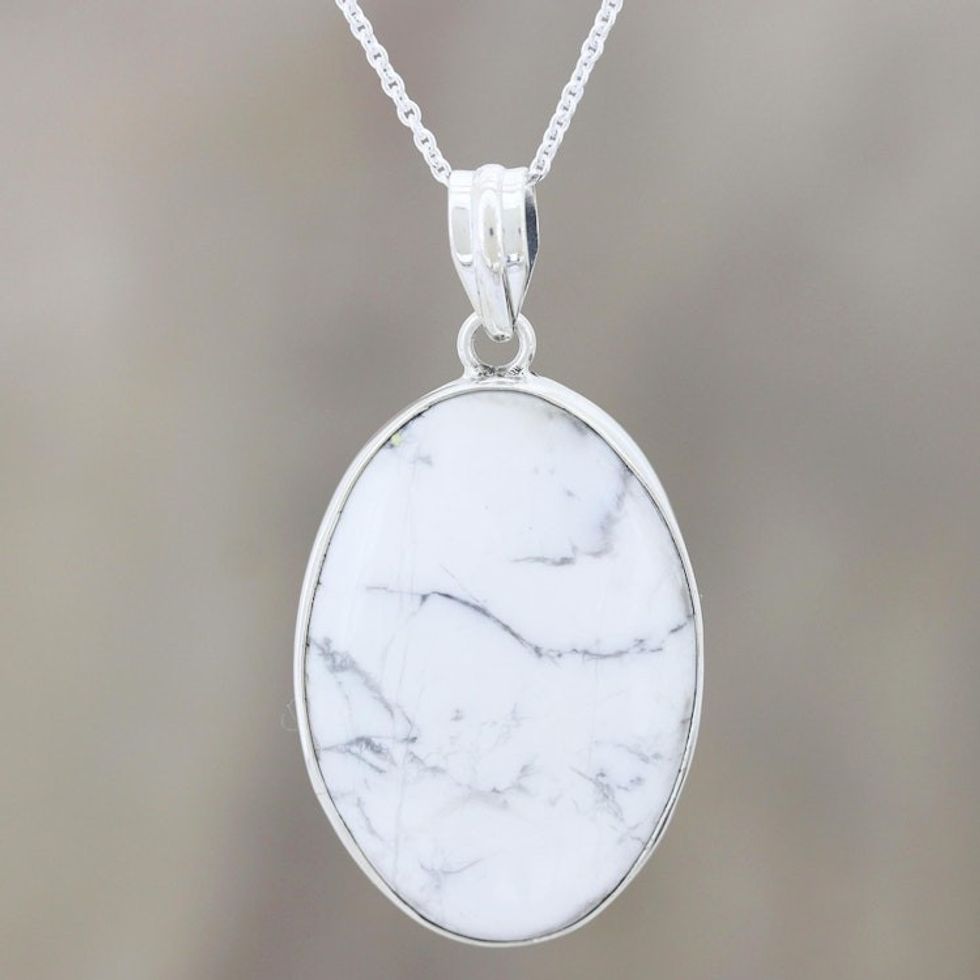 Howlite Pendant Necklace 'White Mist'