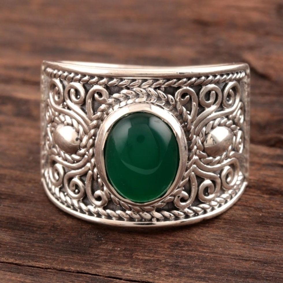 Green Onyx Oval Single-Stone Ring from India 'Patterned Green'