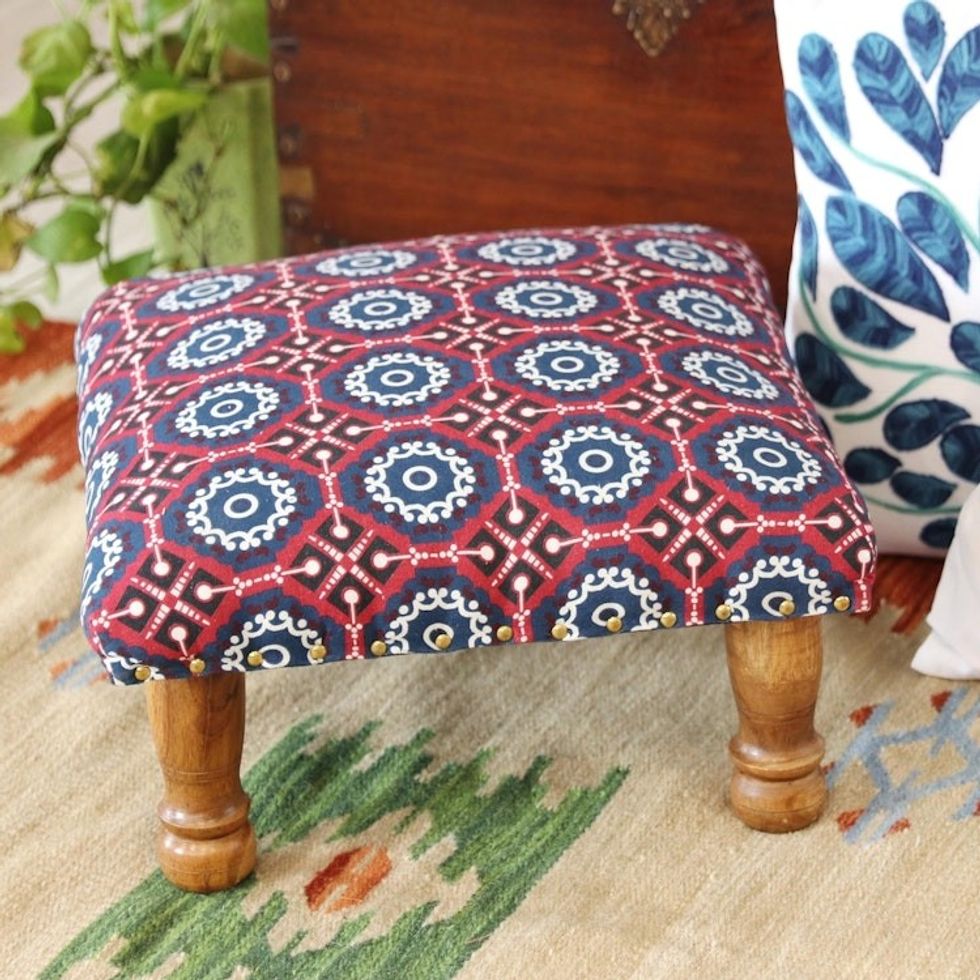 Multicolored Ottoman with Wood Legs 'Creative Beauty'