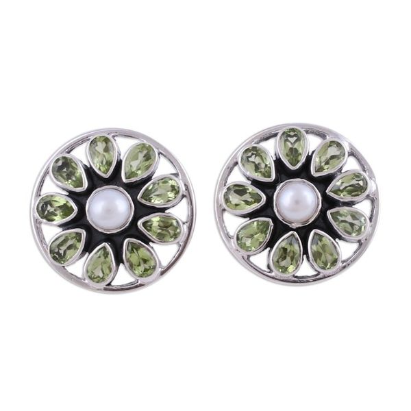 Alternate image for Star-Shaped Peridot and Pearl Button Earrings from India Glittering Stars