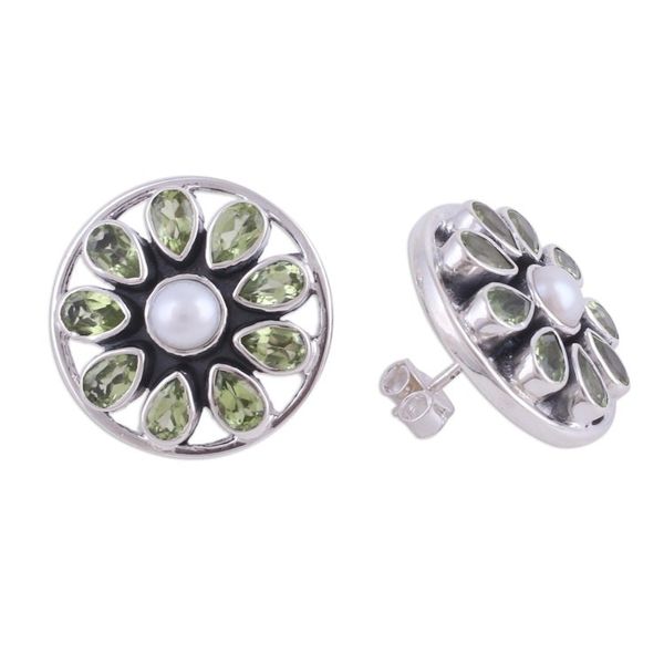 Alternate image for Star-Shaped Peridot and Pearl Button Earrings from India Glittering Stars