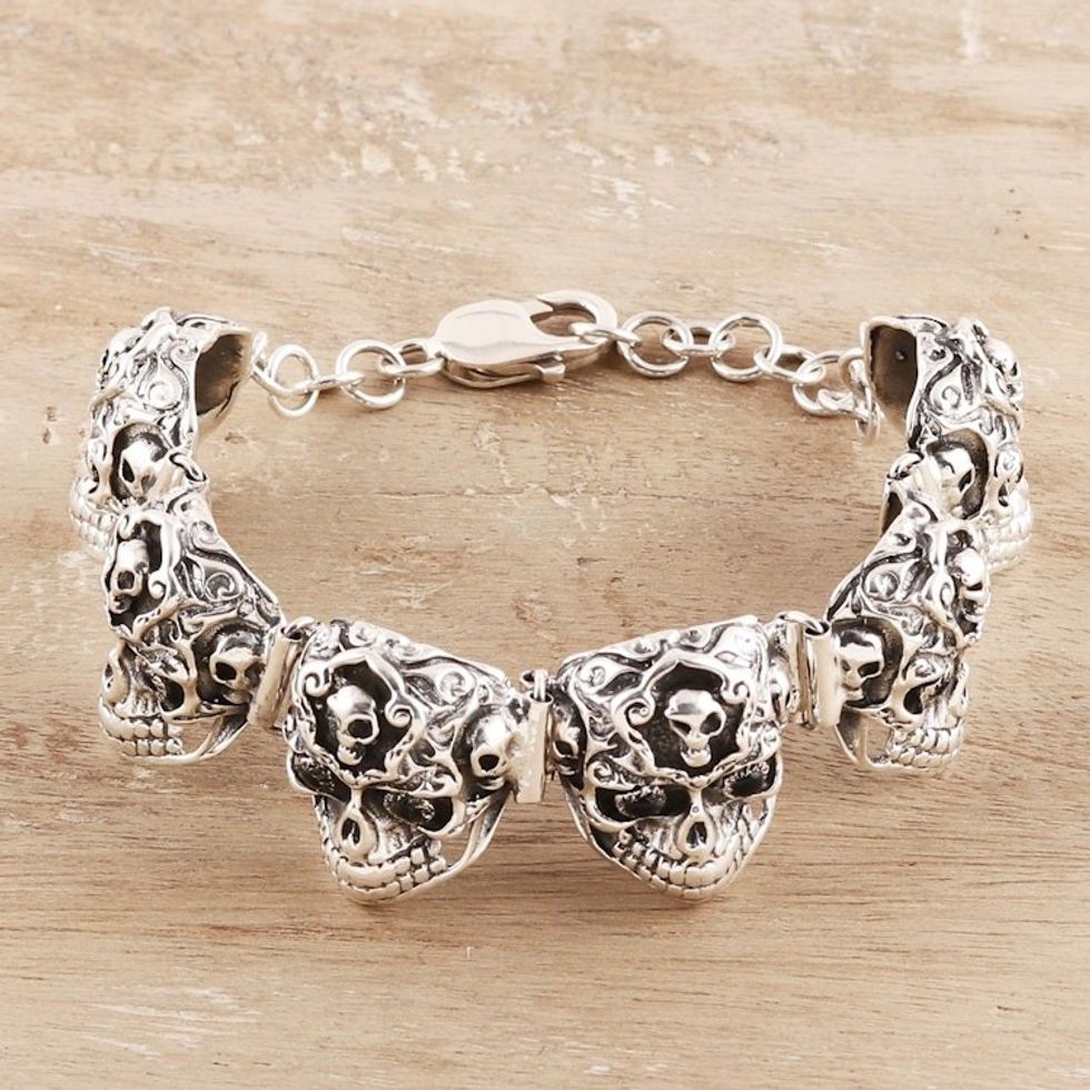 Skull-Pattern Men's Onyx Link Bracelet from India 'Macabre Skulls'