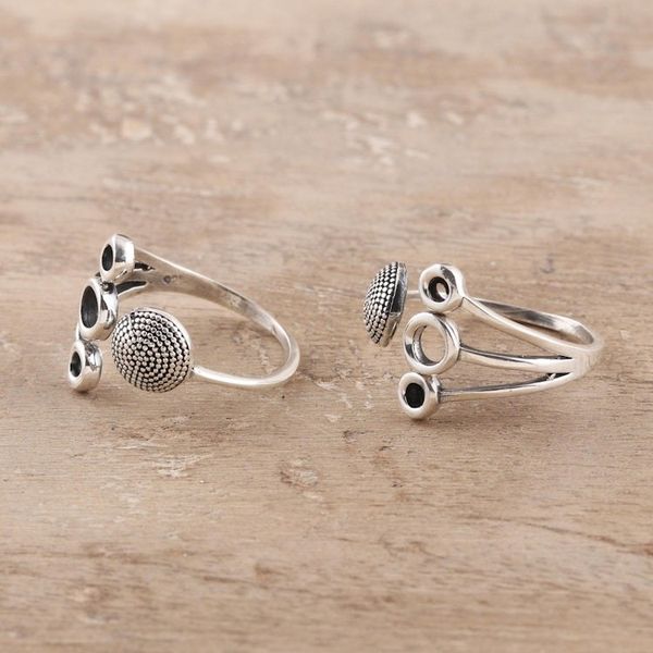 Alternate image for Circle Pattern Sterling Silver Toe Rings from India Pair Gleaming Fireworks