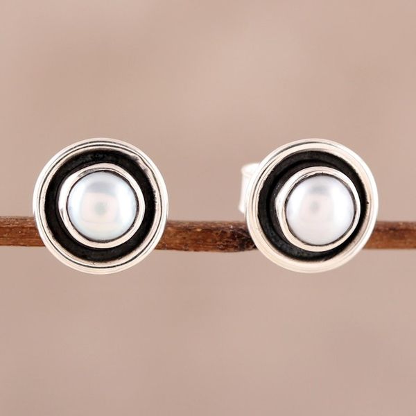 Alternate image for Circular Cultured Pearl Stud Earrings from India Graceful Frames