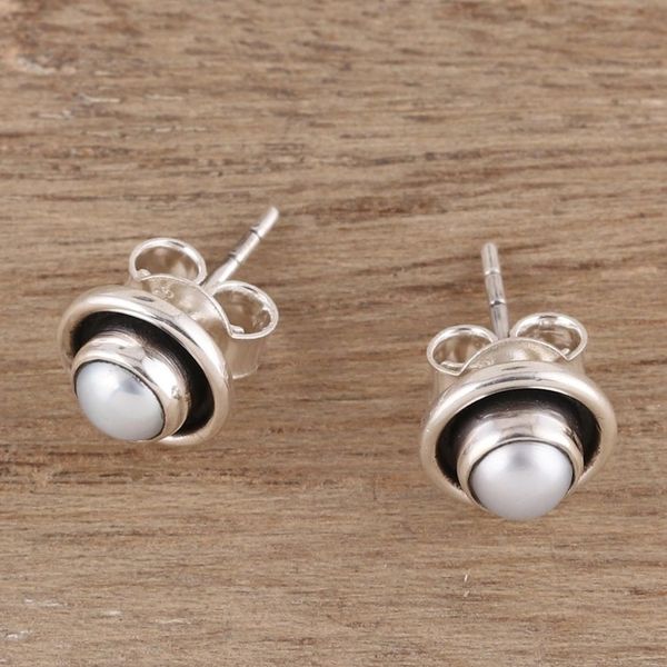 Alternate image for Circular Cultured Pearl Stud Earrings from India Graceful Frames
