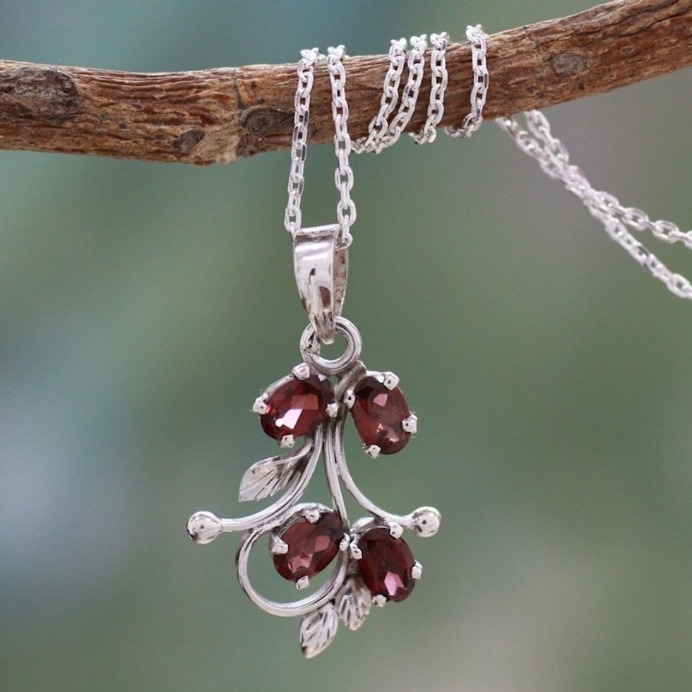 India Jewelry Garnet Pendant Necklace 'Sonnet'