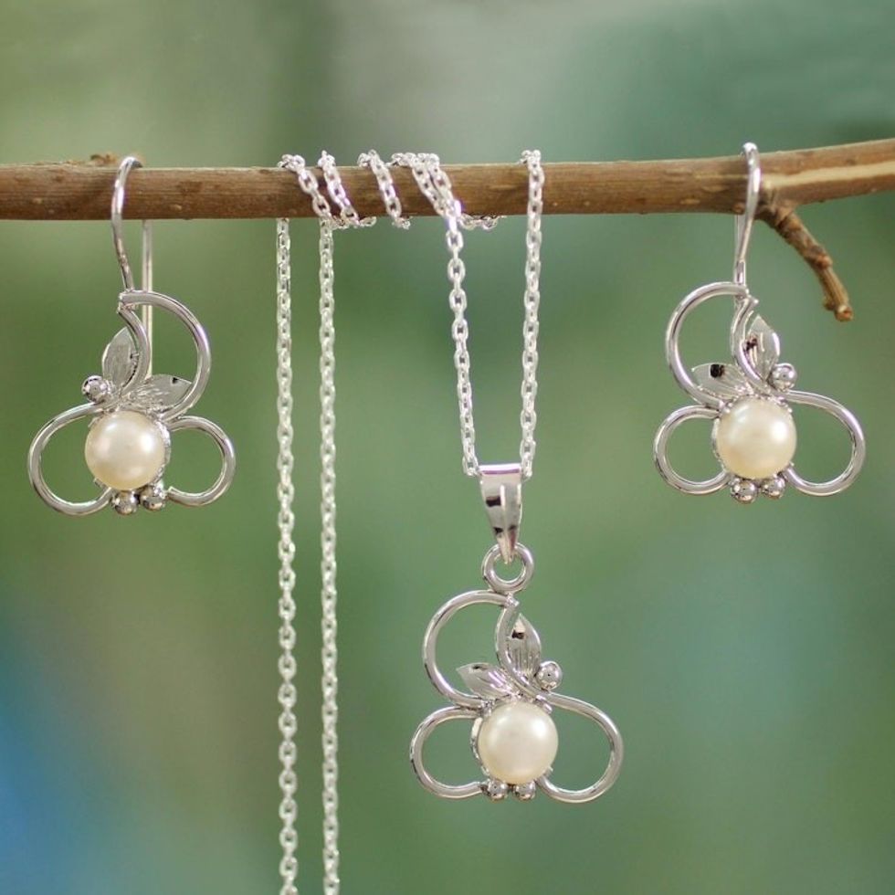 Hand Crafted Cultured Pearl Jewelry Set in Sterling Silver 'Pure Refinement'