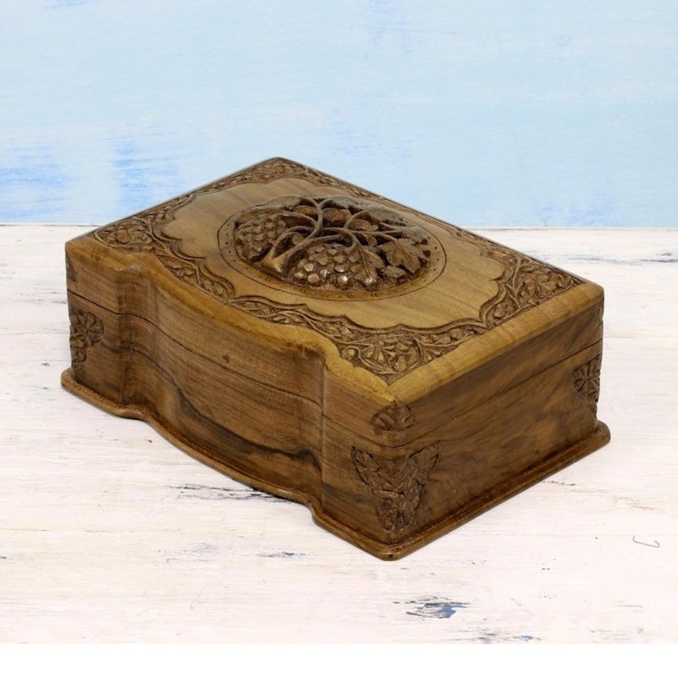 Walnut jewelry box 'Vineyard'