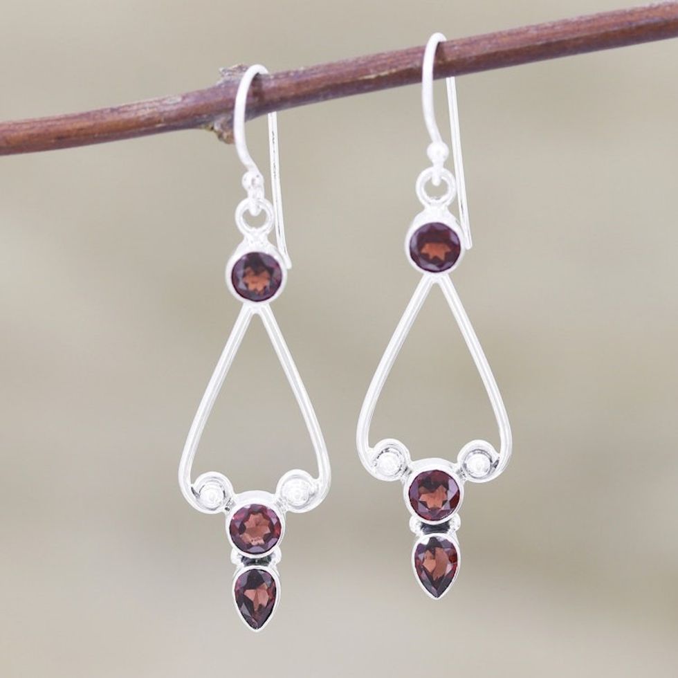 Garnet chandelier earrings 'Modern Sentiment'