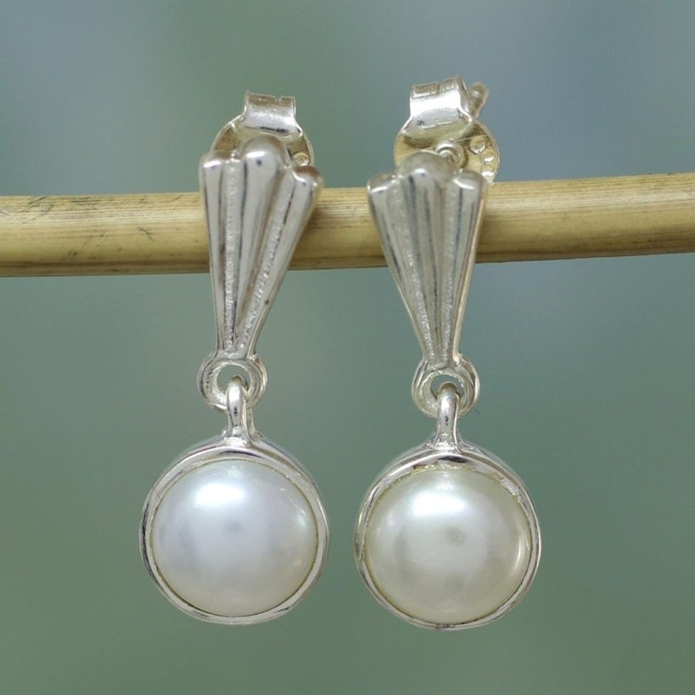 Pearl dangle earrings 'Peaceful Soul'