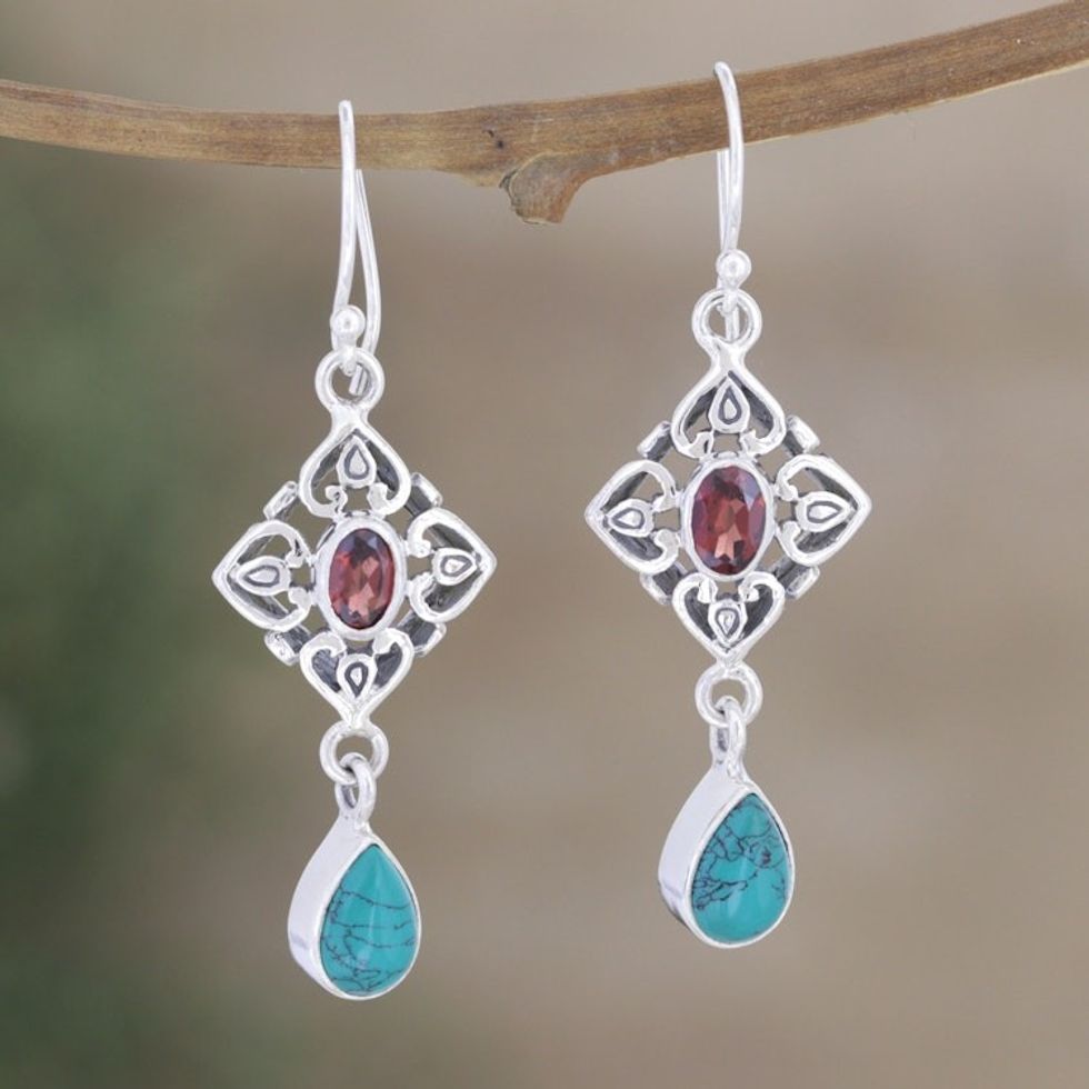Garnet dangle earrings 'North Star'