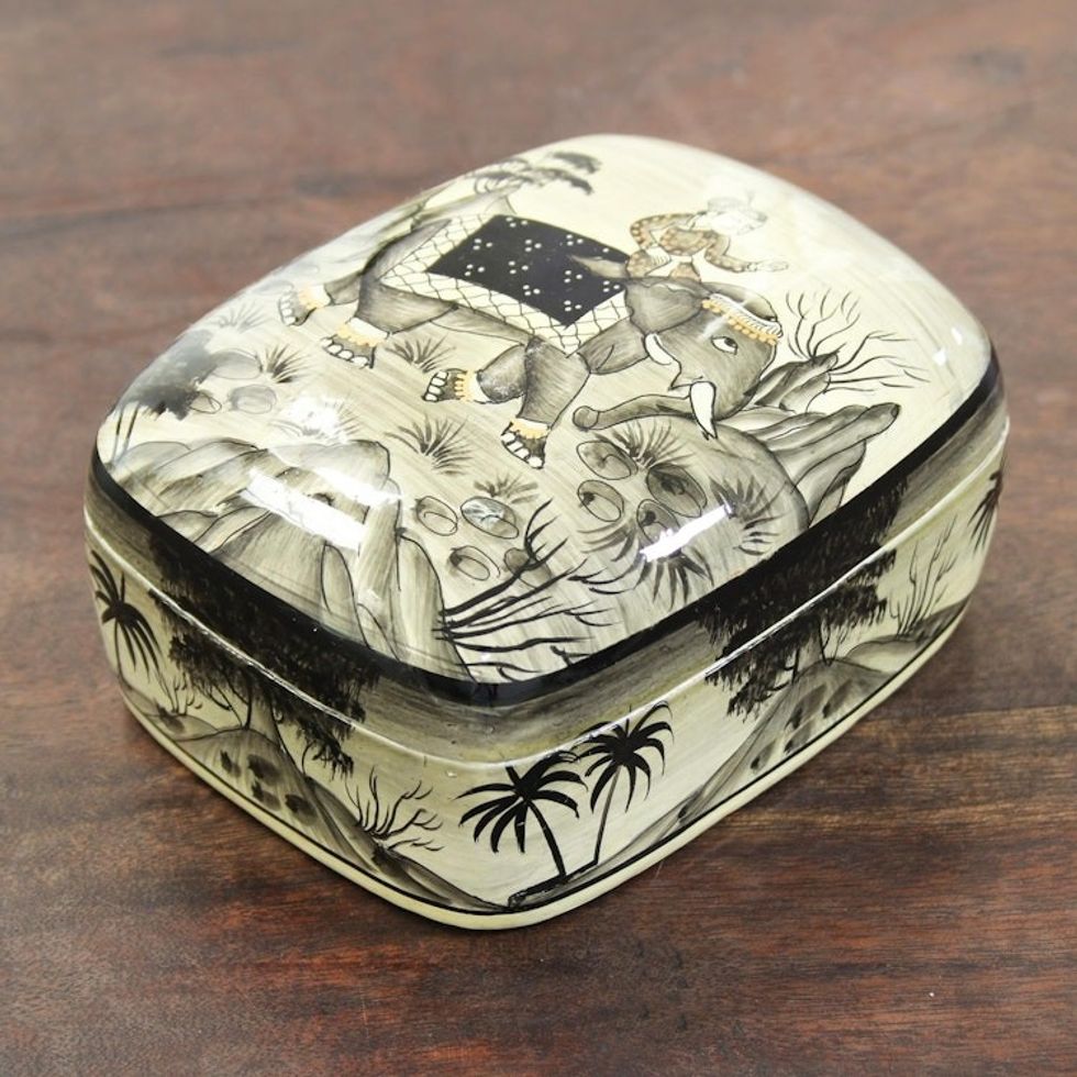 Papier mache box 'Elephant Excursion'