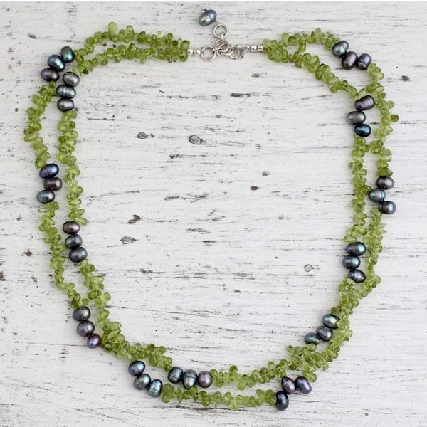 Alternate image for Pearl and peridot strand necklace Opulent Lime