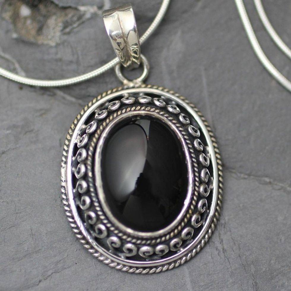 Onyx pendant necklace 'Tradition'