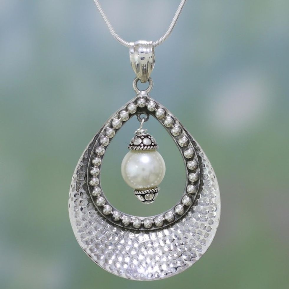 Cultured Pearl Pendant Necklace 'Precious Halo'