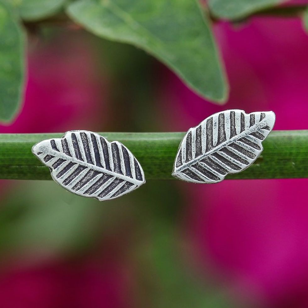 Leaf-Shaped Oxidized Polished Sterling Silver Stud Earrings 'Classic Leaves'