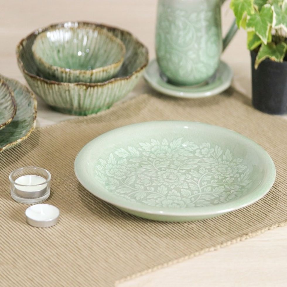 Floral Green Ceramic Luncheon Plate with Crackled Finish 'Wealthy Peony'
