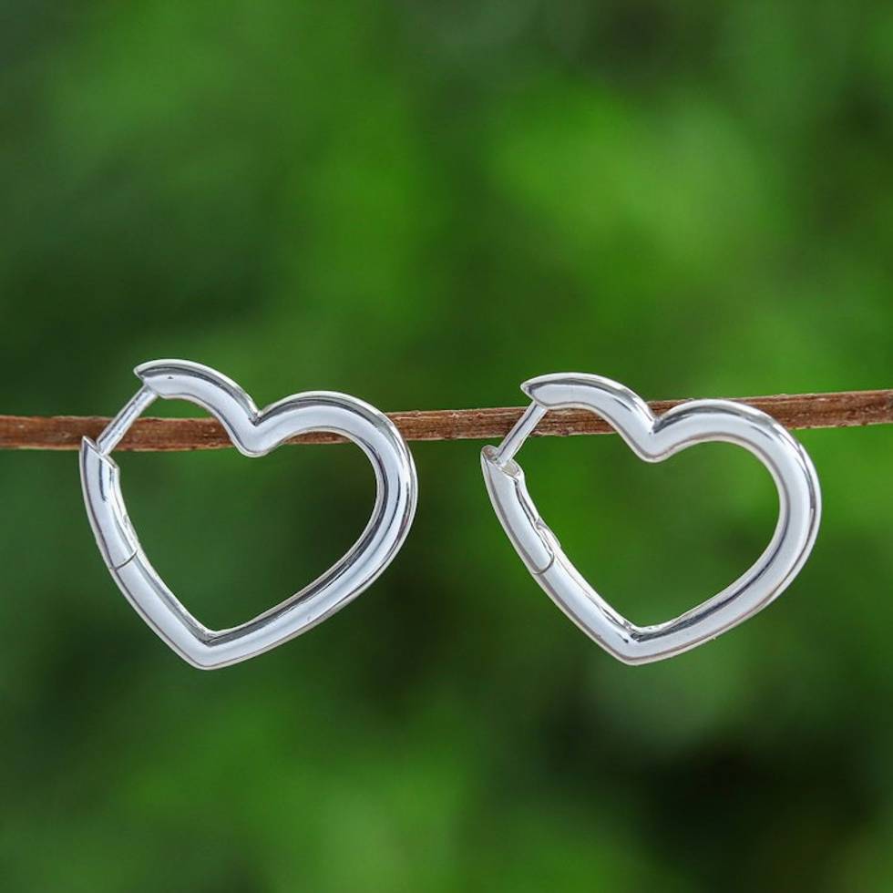 Romantic Heart-Shaped Hoop Earrings in a High Polish Finish 'Luminous Beats'