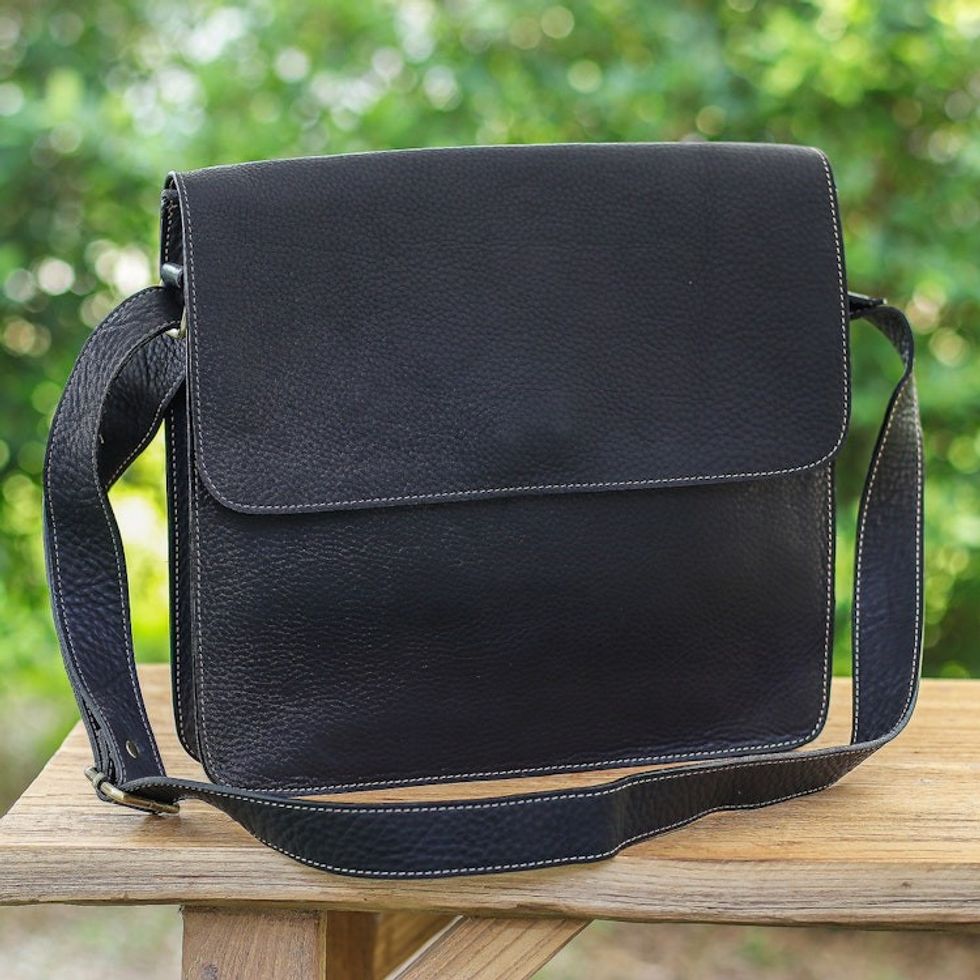 Handcrafted Adjustable 100 Black Leather Shoulder Bag 'Metropolitan Black'