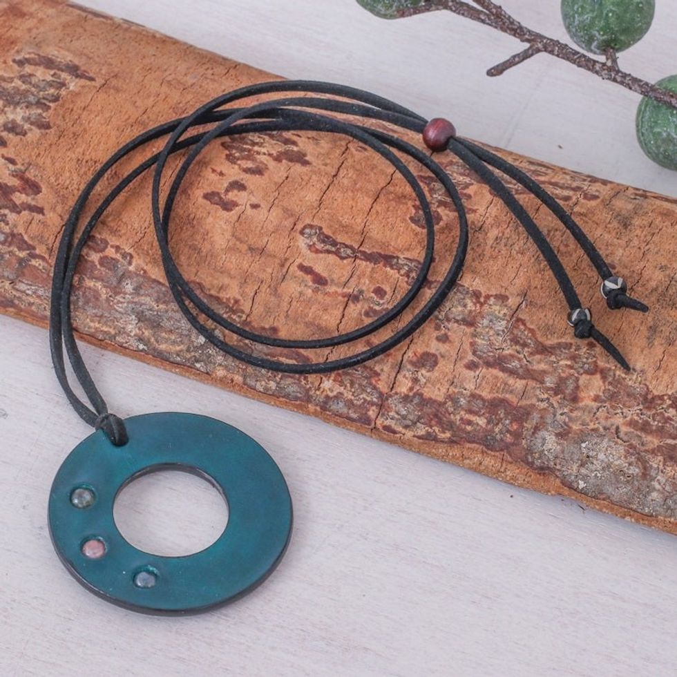 Handcrafted Agate and Leather Pendant Necklace from Thailand 'Lucky Agate Ring'