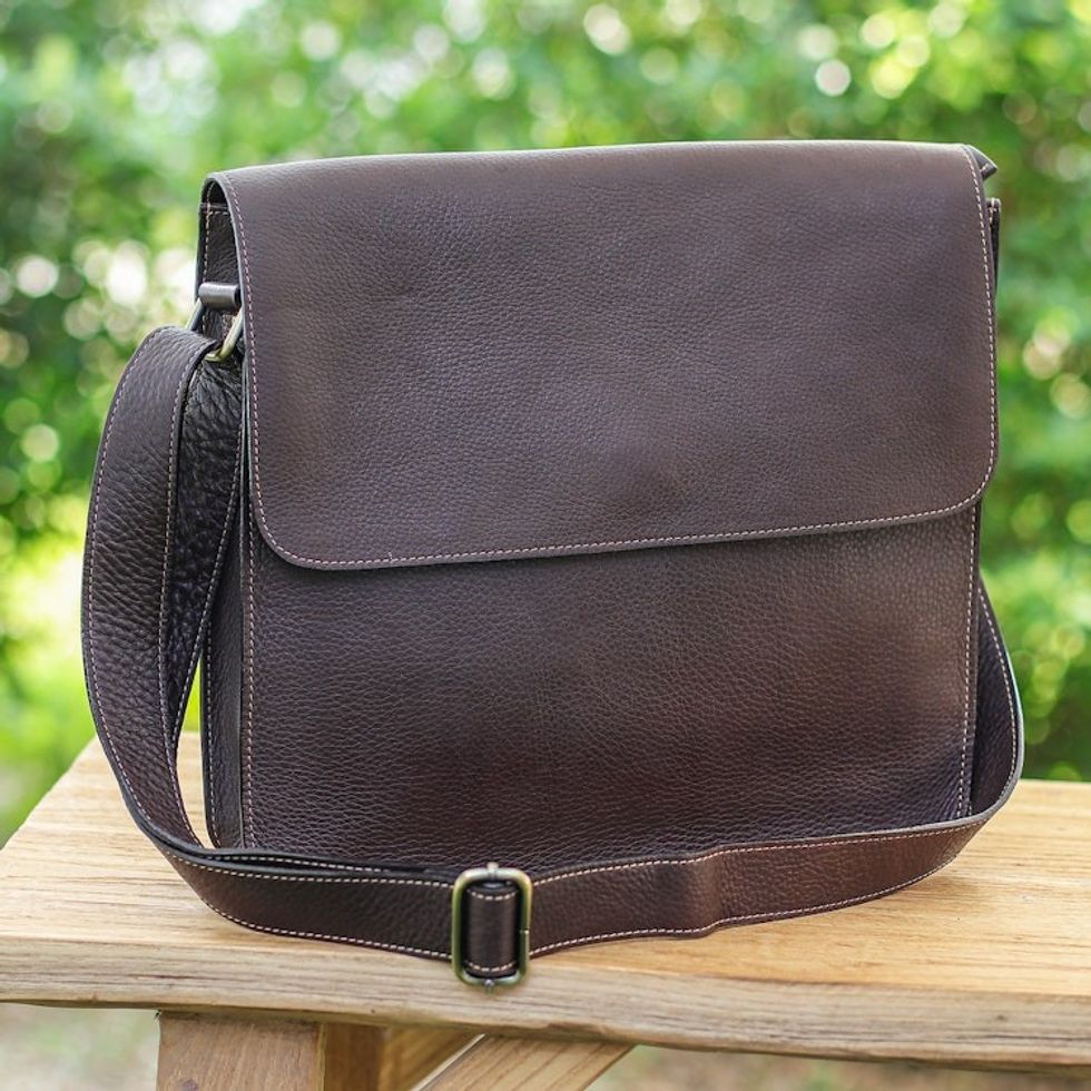 Handcrafted Adjustable 100 Chocolate Leather Shoulder Bag 'Metropolitan Chocolate'