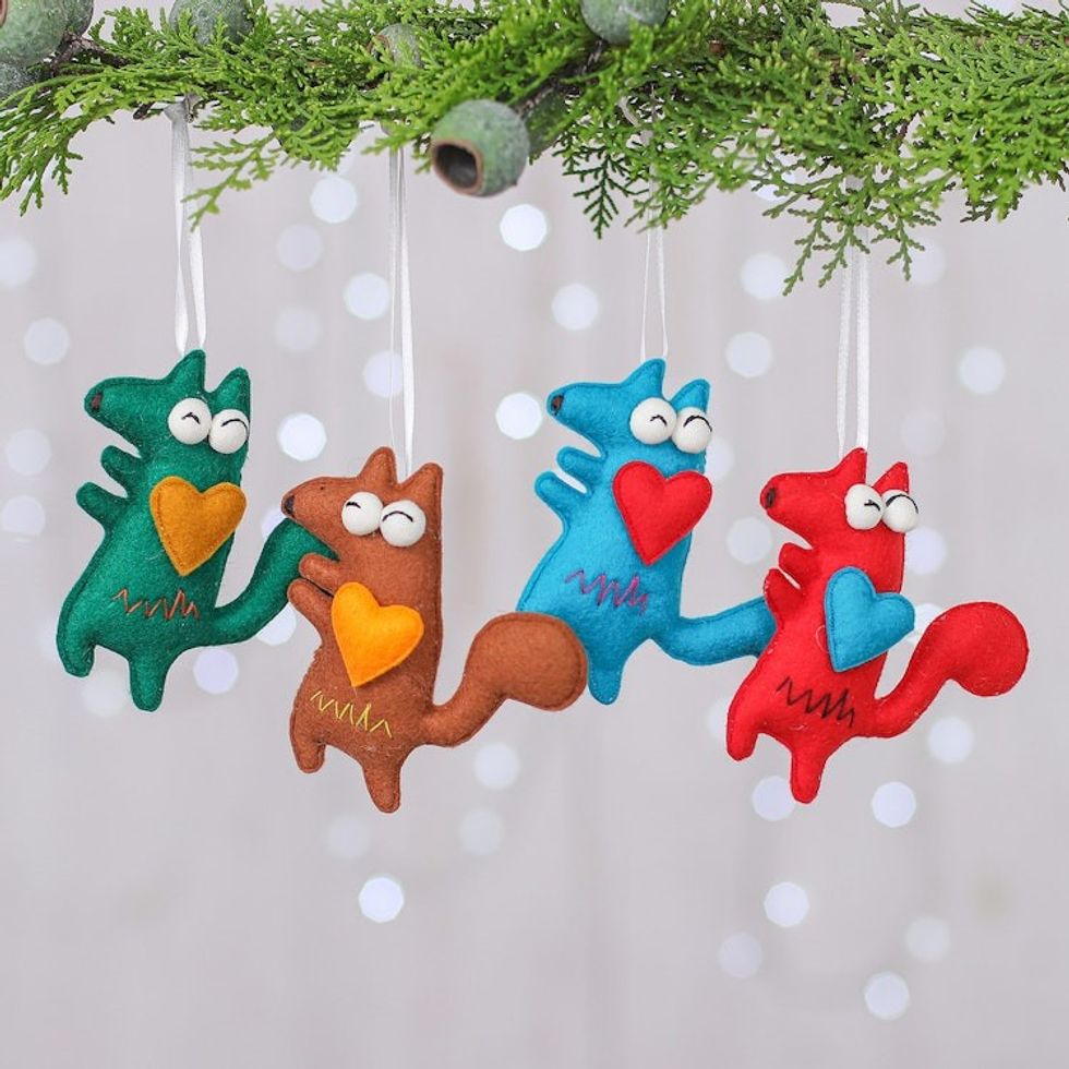Set of 4 Handcrafted Wolf Felt Ornaments in Diverse Hues 'Colors Wolves'
