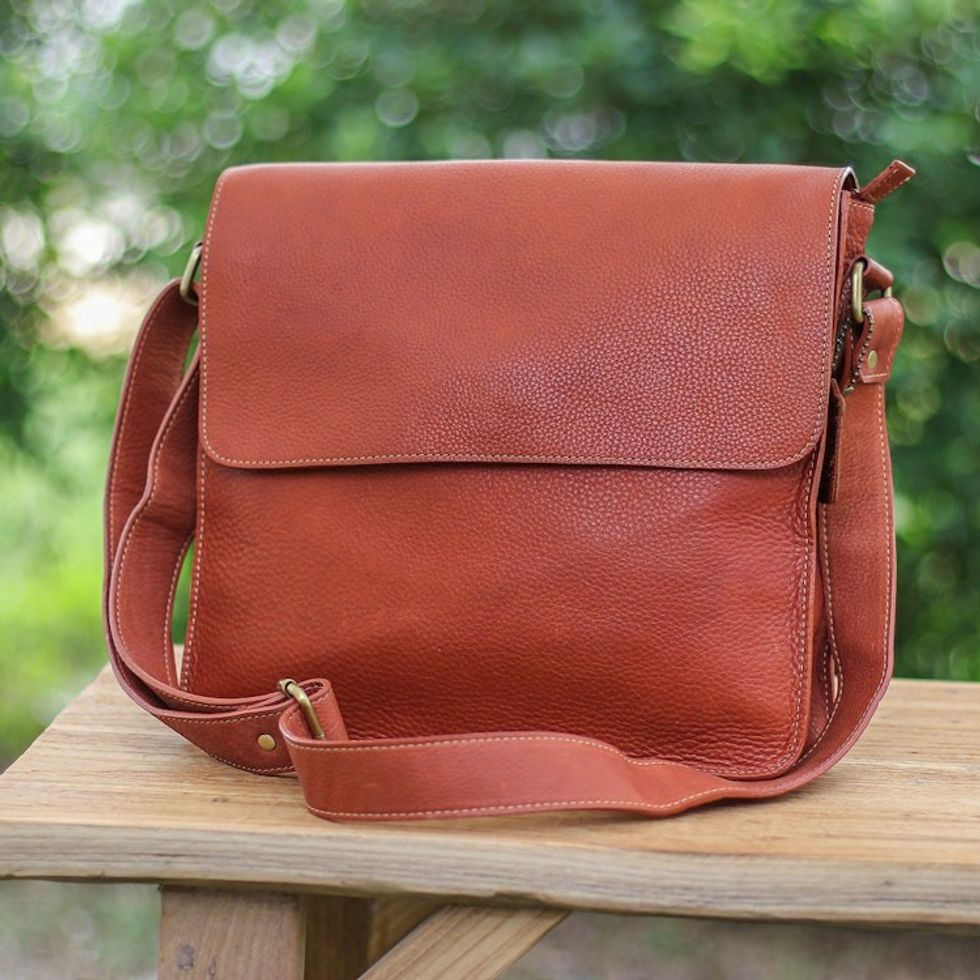 Handcrafted Adjustable 100 Spice Leather Shoulder Bag 'Metropolitan Spice'