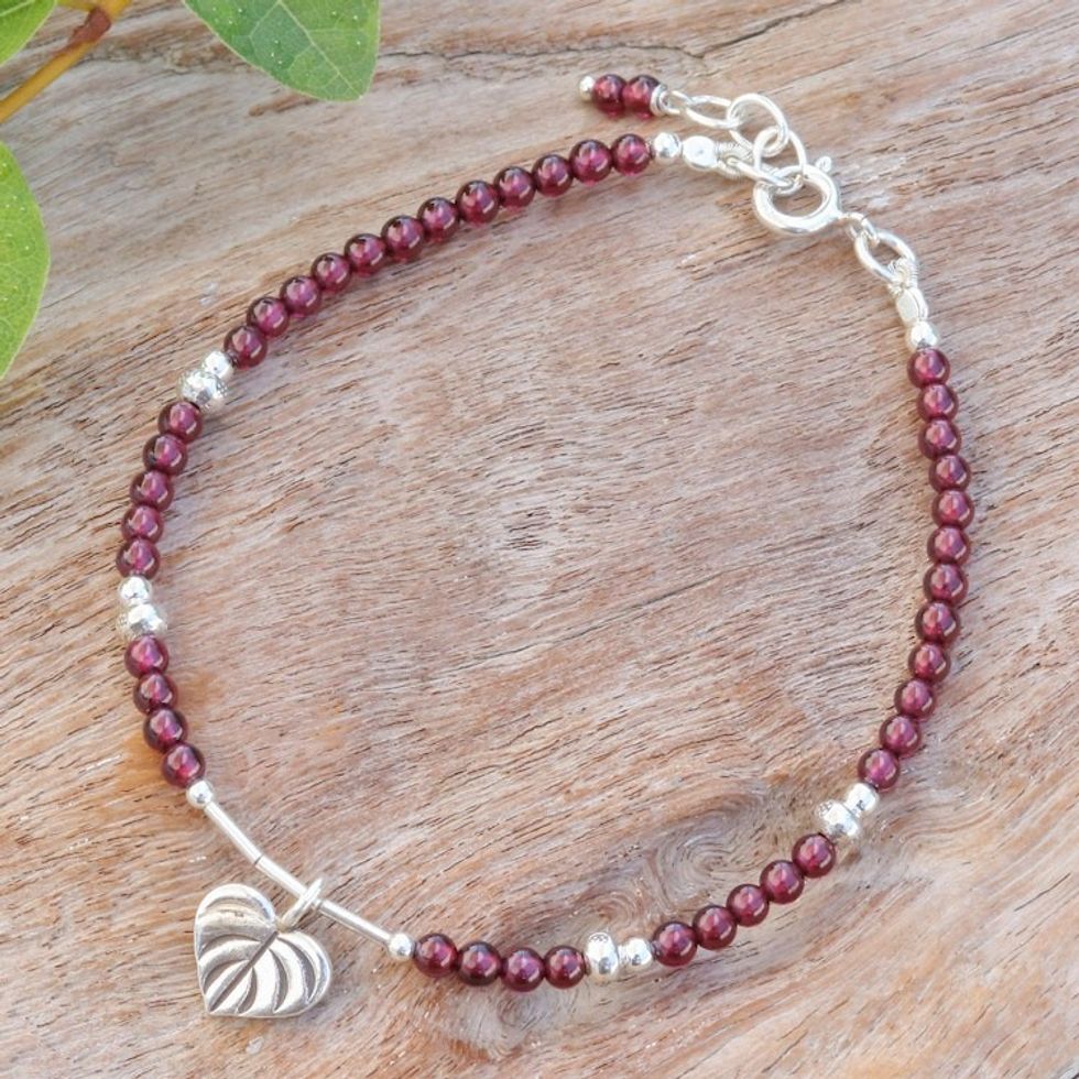 Leafy Hill Tribe Natural Garnet Beaded Pendant Bracelet 'Passionate Foliage'