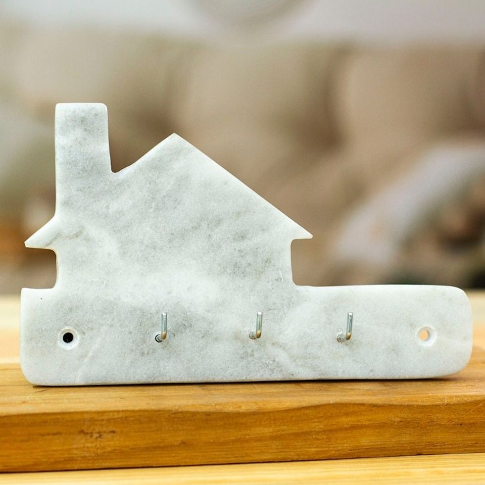 Minimalist White Marble Key Rack Hand-Carved from Mexico 'Morning Keys'