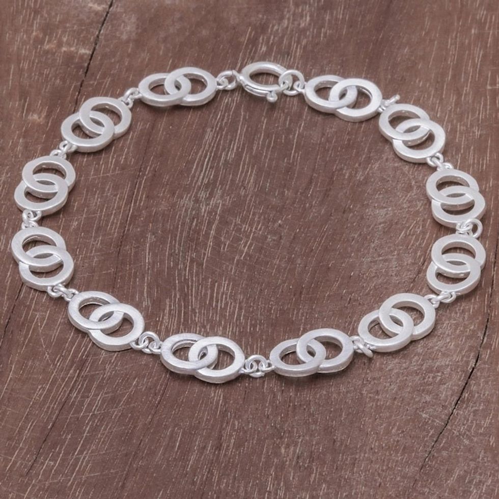 Sterling Silver Link Bracelet Crafted in Thailand 'Interlocked Circles'