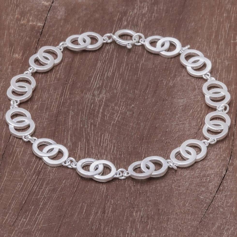 Sterling Silver Link Bracelet Crafted in Thailand 'Interlocked Circles'
