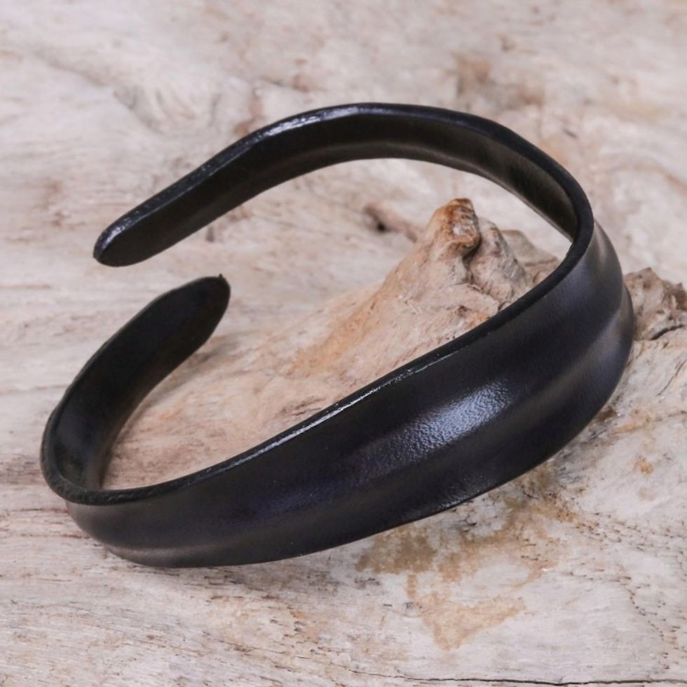 Handmade Leather Wristband Bracelet in Black from Thailand 'Wavy Embrace in Black'