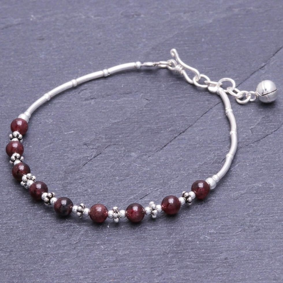Garnet Bracelet with Karen Silver Beads from Thailand 'Classic Love'