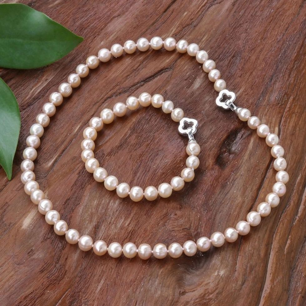 Artisan Crafted Cultured Pearl Jewelry Set 'Precious Dream in Peach'