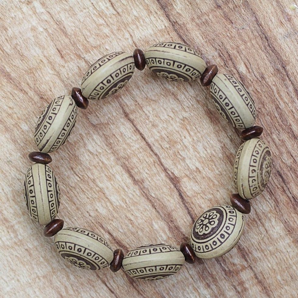 Sese Wood Floral Recycled Plastic Beaded Stretch Bracelet 'Boho Flowers'