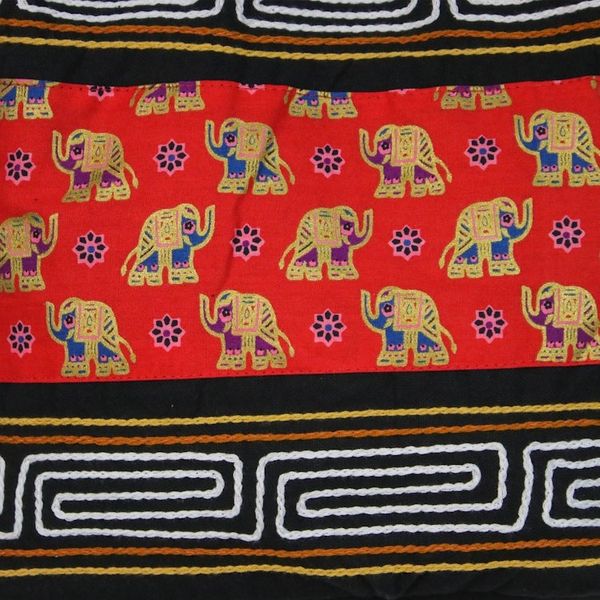 Alternate image for Black and Crimson Cotton Blend Shoulder Bag from Thailand Thai Siam in Crimson