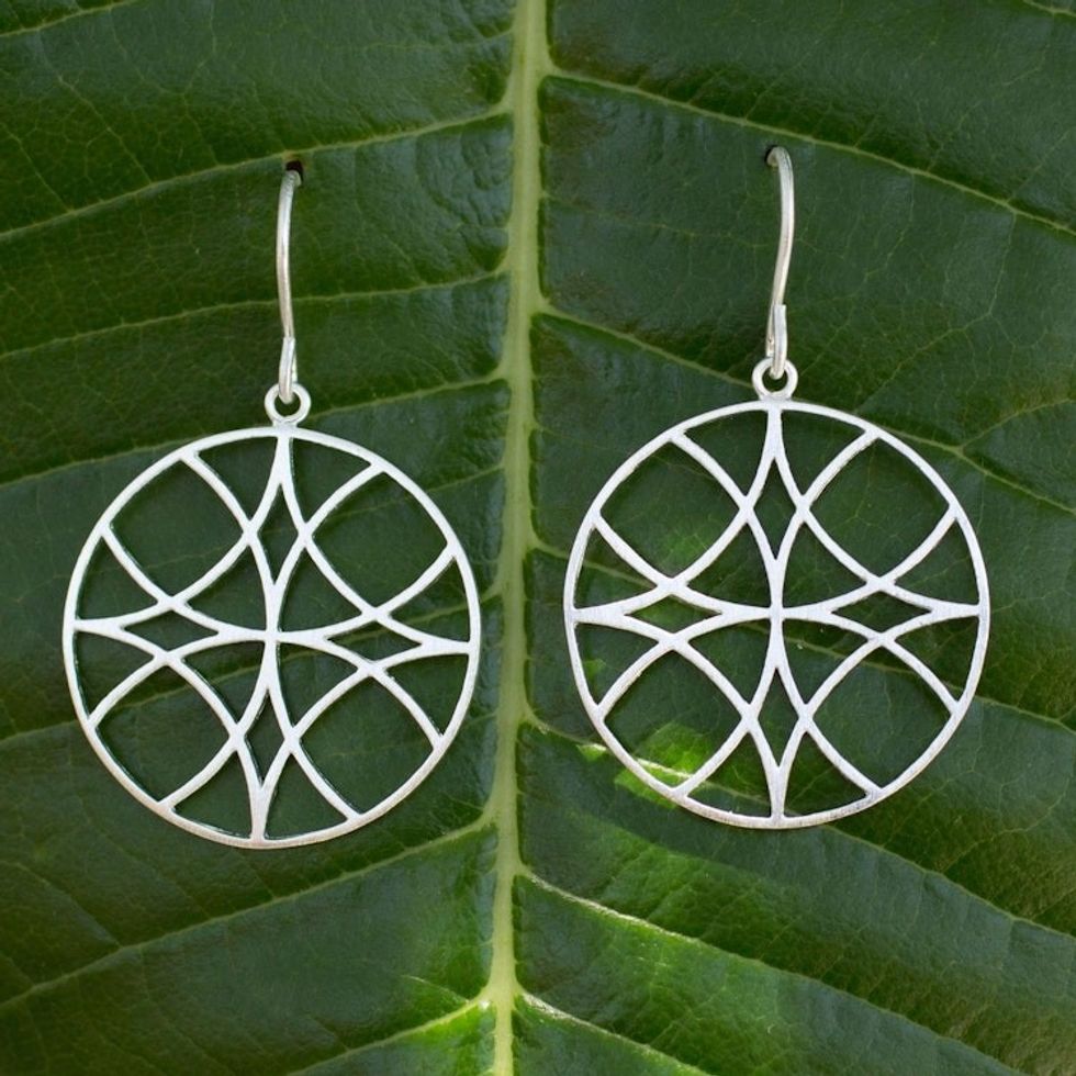 Silver dangle earrings 'Snowflake Circle'