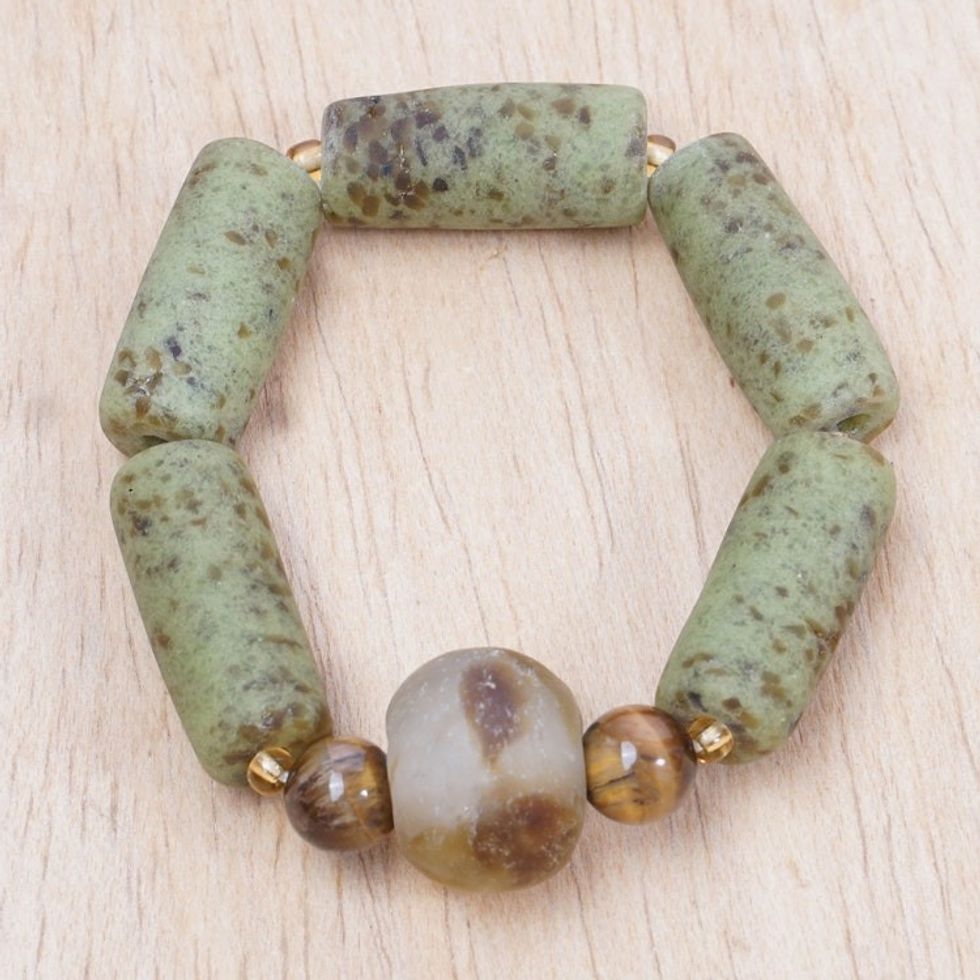 Handcrafted Green Recycled Glass and Agate Beaded Bracelet 'Green Honor'