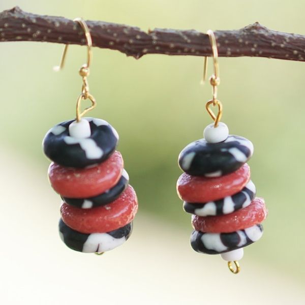 Alternate image for Eco-Friendly Glass Beaded Dangle Earrings in Red and Black Kekele