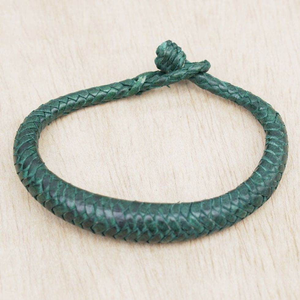 Handcrafted Braided Leather Bracelet in Green 'Greenish Grace'