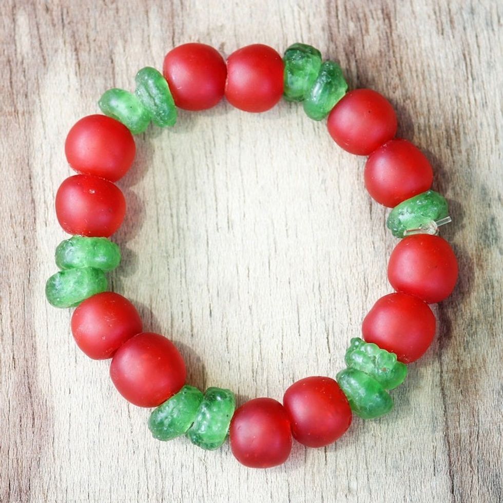Red and Green Recycled Glass Beaded Stretch Bracelet 'Karis Colors'